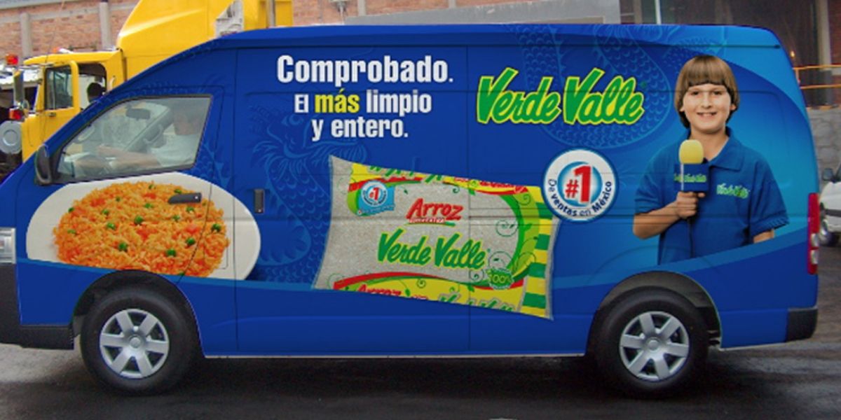 Vehículo utilitario Trafic con imagen "Arroz Verde Valle"
